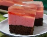 Foto langkah ke 1 dari resep Puding busa strawberi lapis cake coklat ala fe'.