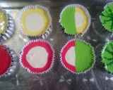 Foto langkah ke 2 dari resep Blooming cupcakes (bolu kukus mekar).