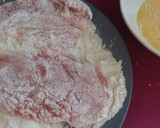 Foto del paso 3 de la receta: Pechuga de pavo rebozada con salsa de vino