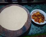 A picture of step 2 of Potato carrot and peas Paratha.
