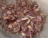 Gambar langkah 2 resipi Sambal hitam.