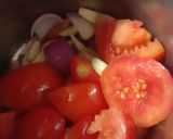 A picture of step 1 of Onion and tomato gravy.