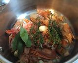 Une image de l'étape 2 de Bouillon maison de gambas sauvages à l aneth ail et citron.