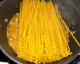 Foto del paso 5 de la receta: Fusilli Lunghi en salsa de almeja picante