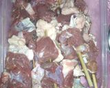 Foto langkah ke 1 dari resep Sate sapi simpel.