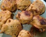 A picture of step 4 of Aloo bonda.