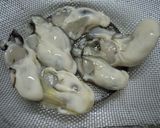 A picture of step 1 of Stir-fried Oysters with Ponzu Sauce.