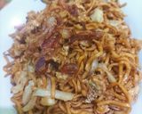 Foto langkah ke 5 dari resep Mie goreng sederhana.