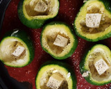 Foto del paso 2 de la receta: Zapallitos rellenos atún y Cuscus en salsa de tomate!