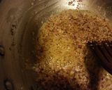 A picture of step 2 of Spicy garlic rice with peas and carrots.