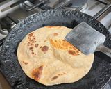 A picture of step 5 of Bhakhari flatbread.