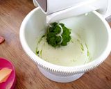 Foto langkah ke 2 dari resep Spinach buns.