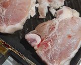 Foto del paso 1 de la receta: Costeletas de cerdo a la riojana, perejil, ajo, huevo y manzanas