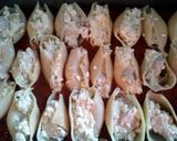 A picture of step 5 of Stuffed shells with two sauces.