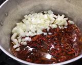 Une image de l'étape 6 de Sauces aux trois piments, coriandre et radis noir.