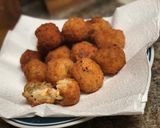 A picture of step 5 of Macroni cheese Balls.
