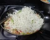 A picture of step 5 of Schezwan noodles.