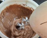 Foto del paso 3 de la receta: Budín de bananas y pera con cubierta crocante de chocolate