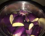 Foto langkah ke 1 dari resep Terong Tumis Minyak Wijen.