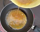 Foto langkah ke 3 dari resep Omelet Jamur.
