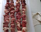 A picture of step 2 of Espetada (Meat on a stick).