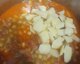 Foto del paso 3 de la receta: Garbanzos con chistorra y patata en fondo de salsa vino tinto