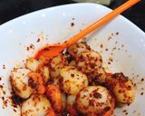 Hình bước làm 1 của món Còi sò điệp xào cay
