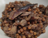 Foto del paso 5 de la receta: Lentejas salteadas con setas🍄🍄