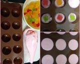 A picture of step 2 of Jujips Stuffed Strawberry Chocolate.