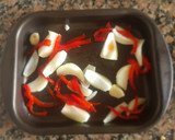 Foto del paso 6 de la receta: Muslo de pollo al horno, con papines en salsa de mostaza y queso
