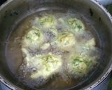 લીલી ડુંગળી અને મેથીના ભજીયા(Lili dungli-methi bhajiya recipe in Gujarati) રેસીપી સ્ટેપ2ફોટો