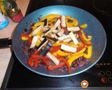Φωτογραφία βήματος 19 της συνταγής Shakshuka. Αυγά σε σάλτσα ντομάτας