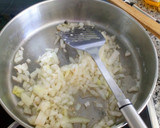 Foto del paso 2 de la receta: Merluza en salsa de pimiento rojo