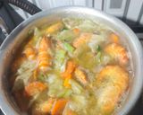 Foto langkah ke 4 dari resep Sup Udang Galah.