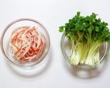A picture of step 1 of Daikon Radish Sprout Salad.