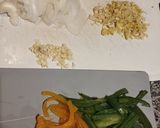 Foto del paso 4 de la receta: Muslos de pollo deshuesados con tandoori y nuez sobre arroz blanco