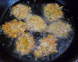 Foto langkah ke 5 dari resep Dadar Jagung/Bakwan Jagung SiJune.