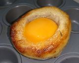 A picture of step 2 of Egg In Spice French Bun.