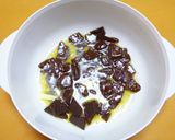 A picture of step 2 of Steamed Rich Gateau au Chocolat.