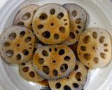 A picture of step 3 of An Easy and Quick Dish! Crispy Lotus Root Steak.