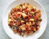 Foto langkah ke 5 dari resep Tumis Cumi Asin Cabe Merah.