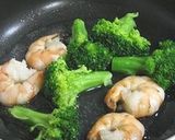 A picture of step 3 of Lightly-seasoned Shrimp and Broccoli for Bentos.