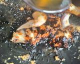 A picture of step 4 of Honey chicken cooked in soy sauce.