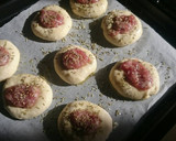 Foto del paso 4 de la receta: Pizzetas de salchicha con romero