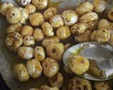 A picture of step 6 of Chocolate  Makhana Mini Pie....topup with caramelise  makhana.
