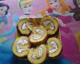 Foto langkah ke 9 dari resep Cheese roll cake filling w/ pineapple jam.
