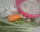Foto langkah ke 1 dari resep Sup bihun bakso.
