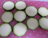 A picture of step 1 of Baked Zucchini with Bacon and Cheese.
