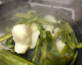 Foto del paso 3 de la receta: Judía verde con patata y chuletas de aguja y pechuga de pollo