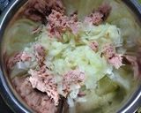 A picture of step 4 of Easy Daikon Radish & Kumquat Tuna Salad.